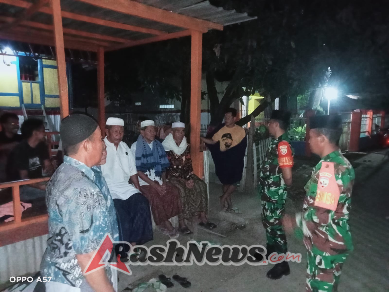 Bersama Rakyat, Babinsa Kale’o Ciptakan Lingkungan Aman dan Nyaman di Malam Hari