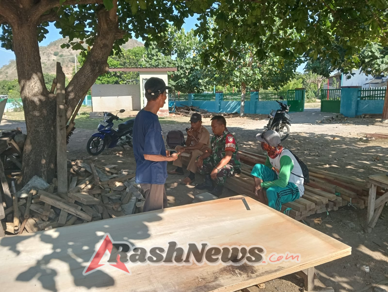 Komsos Jadi Langkah Nyata Babinsa Cegah Gangguan Kamtibmas di Tambak Sari