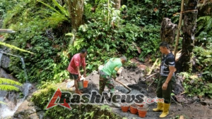 Gotong Royong TNI dan Warga Wujudkan Pompa Hidram di Lingsar