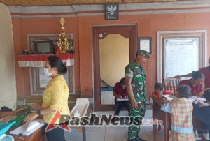 Babinsa Bangbang Peduli Kesehatan Anak, Hadiri dan Dampingi Kegiatan Posyandu Balita