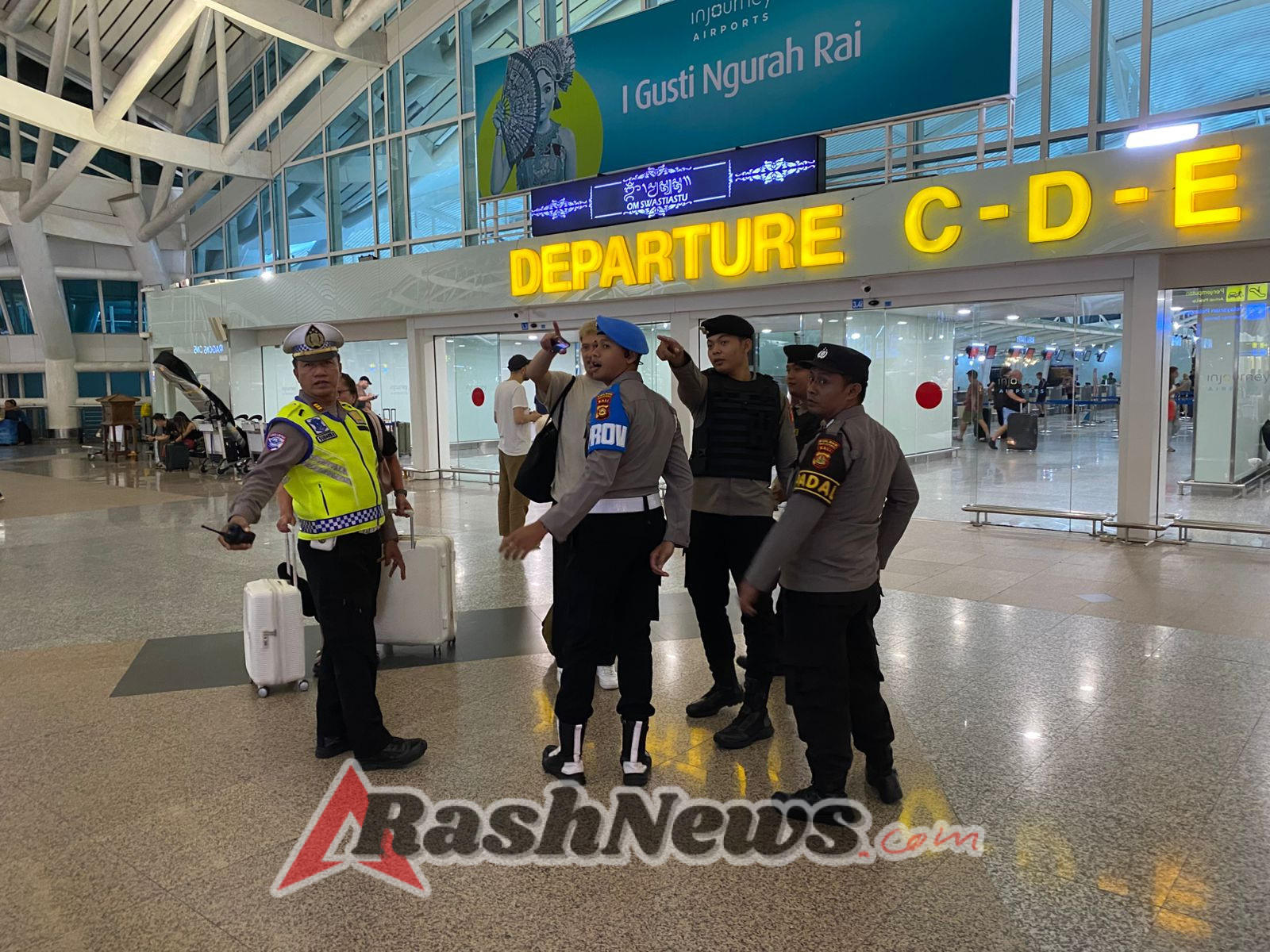 Polisi Bandara Ngurah Rai Tunjukkan Pendekatan Humanis kepada Wisatawan Asing