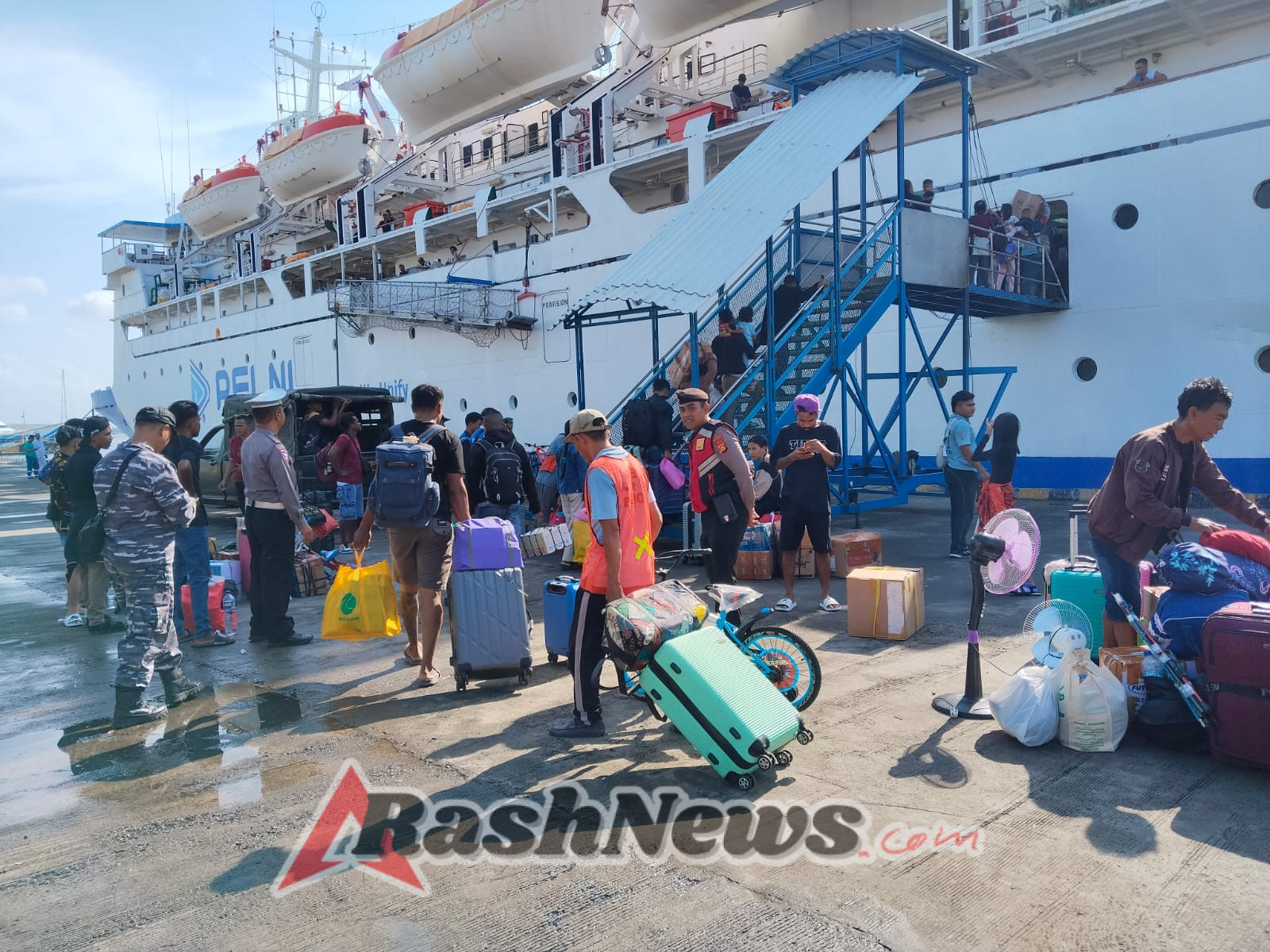 Polsek Kawasan Pelabuhan Benoa Gelar Patroli Gabungan dan Giat KRYD Yustisi Cegah Kriminalitas Saat Keberangkatan KM Binaiya