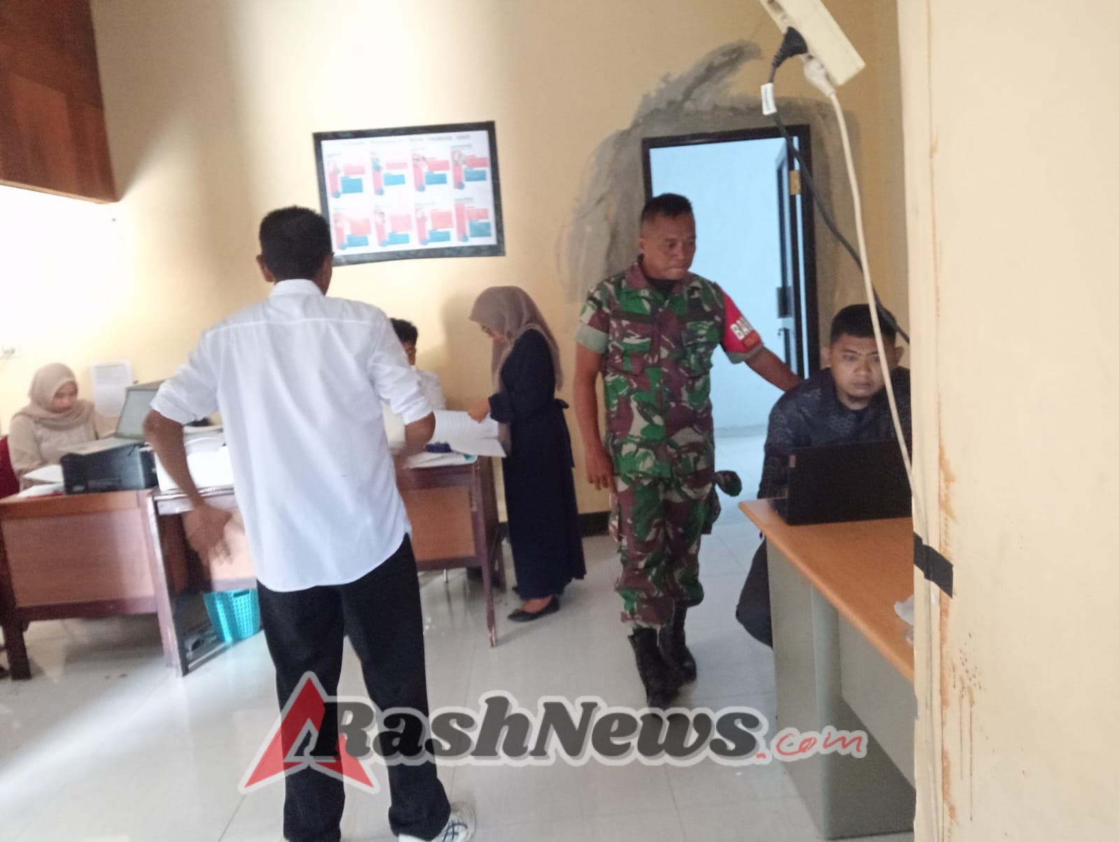 Babinsa Dorong Warga Kiantar Bersama Wujudkan Lingkungan Bersih, Aman, dan Kondusif