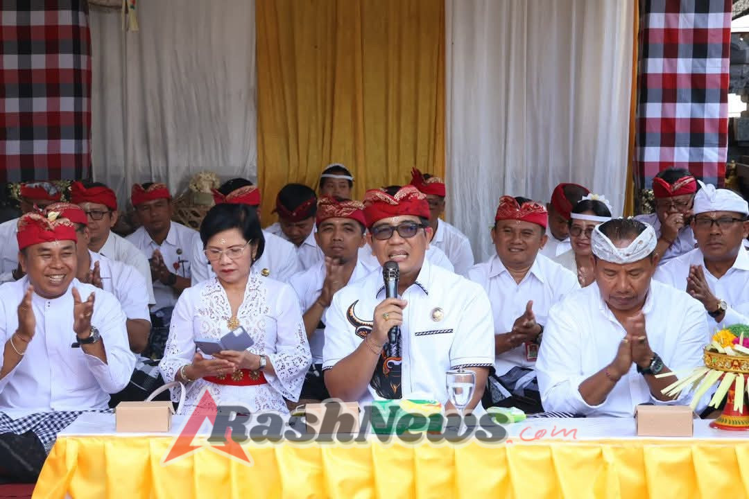 Bupati Sanjaya Hadiri Upacara Ngupasaksi Karya Ngenteg Linggih di Desa Tunjuk, Apresiasi Semangat Gotong-Royong Krama Adat