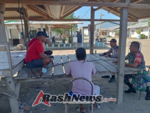 Dekat dengan Warga, Babinsa Koptu Arifin Laksanakan Monitoring di Desa Binaan