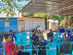 Koptu Sahlan Pimpin Pamwil dan Komsos di Desa Watukamba untuk Wujudkan Kamtibmas