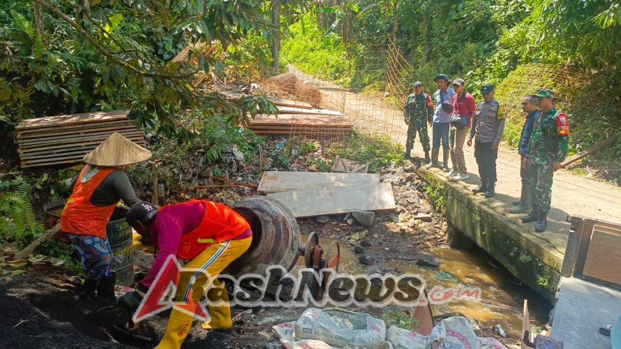 Cek Rehabilitasi Jaringan Utama Irigasi Subak Timuhun, Danramil Banjarangkan Tekankan Kualitas Sesuai Standar