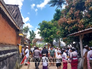 Babinsa Tampaksiring Dukung Pelestarian Adat dan Budaya Masyarakat Desa
