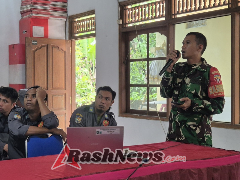 Babinsa Desa Penglumbaran Beri Pembekalan Satlinmas tentang Kesiapsiagaan Bencana Alam