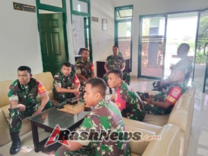 Satu Tahun Kinerja Merah Putih, Babinsa Poto Tano Ikuti Nobar Bersama Mentan