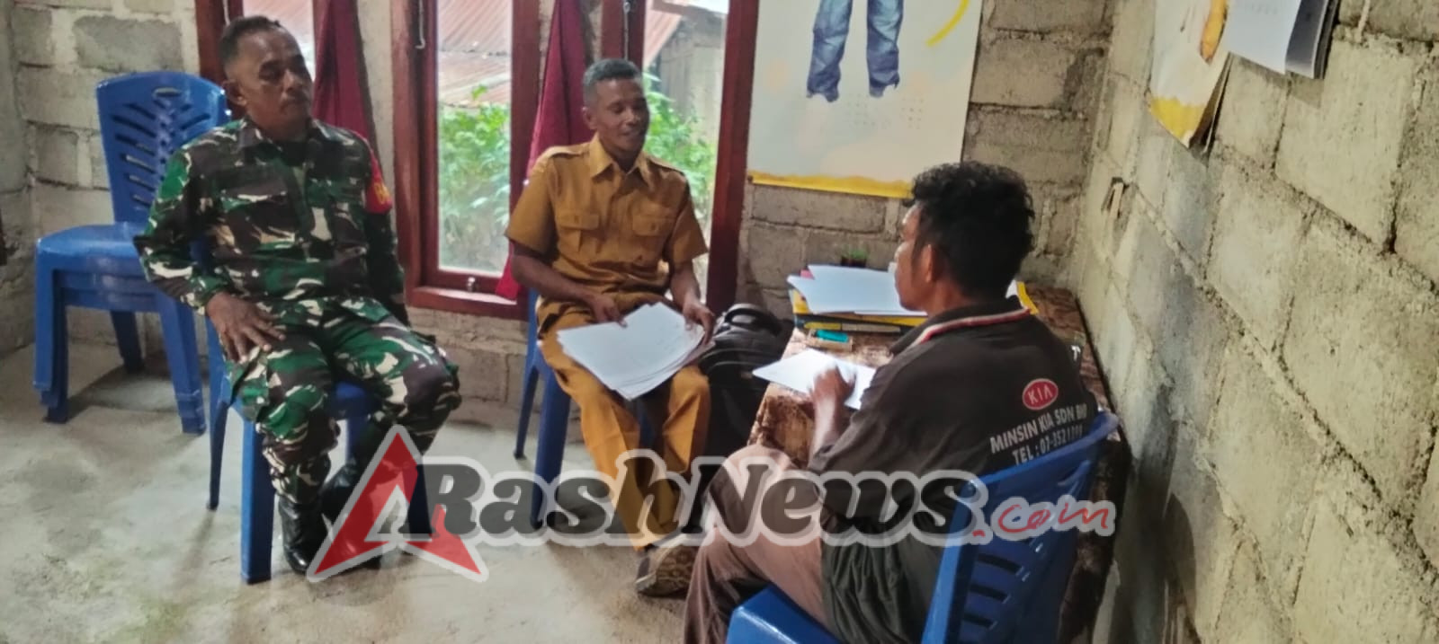 Kehadiran Babinsa di Tengah Masyarakat Roga Disambut Antusias