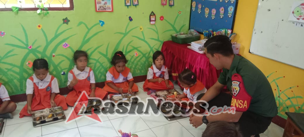 Perkuat Sinergi dengan Pemerintah, Babinsa Lewoleba Bantu Sukseskan Program Gizi Nasional