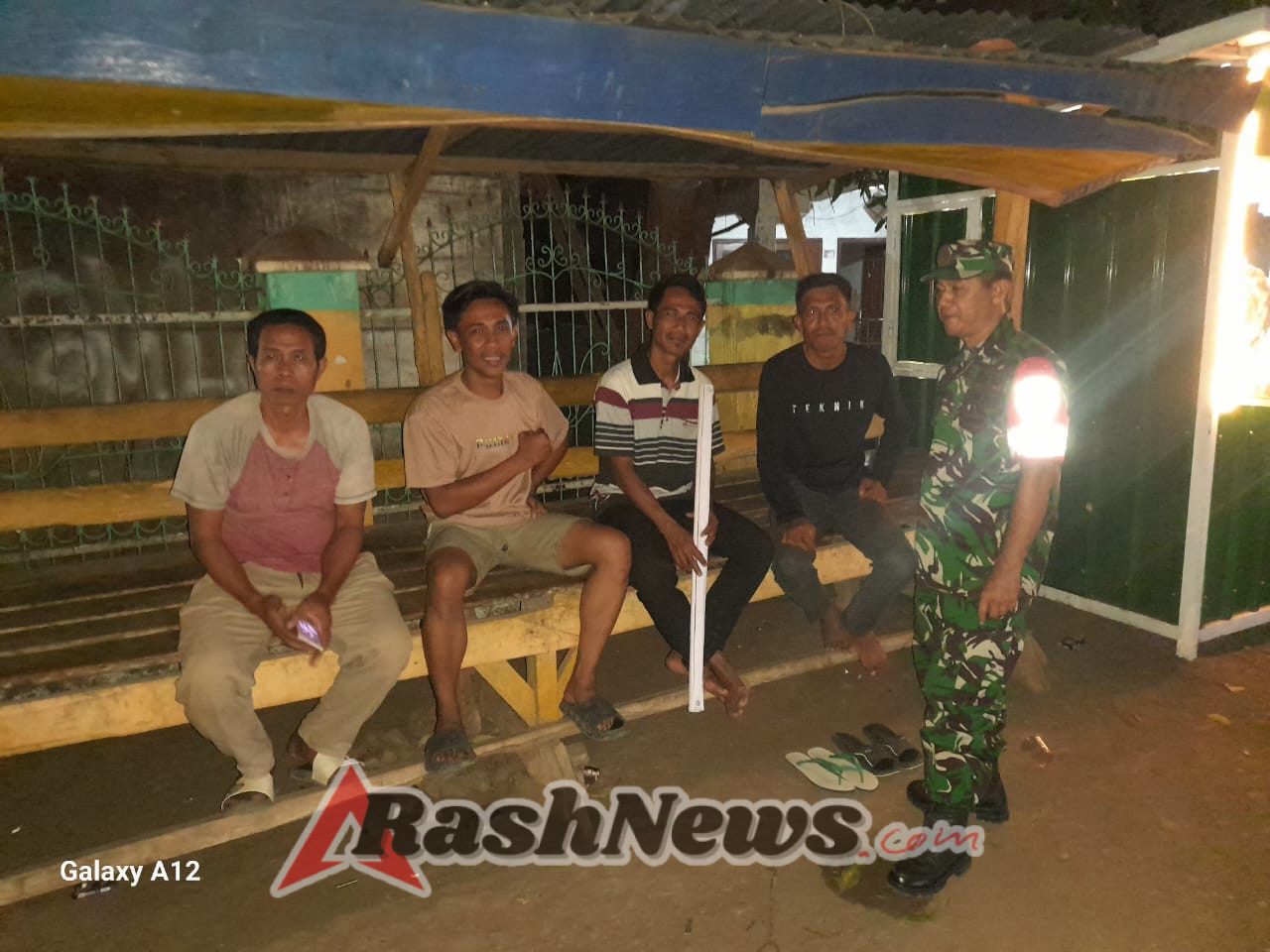 Sinergi Babinsa dan Warga Jaga Keamanan dan Ketertiban Lingkungan Desa