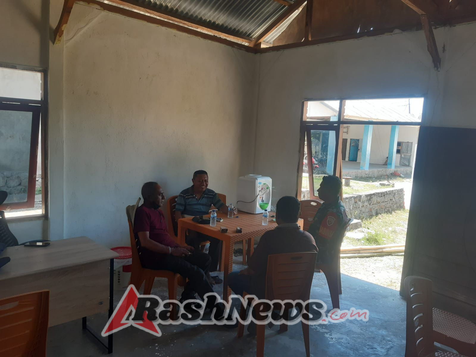 Ciptakan Suasana Harmonis, Babinsa Kewapante Aktif Laksanakan Komsos di Wilayah Binaan