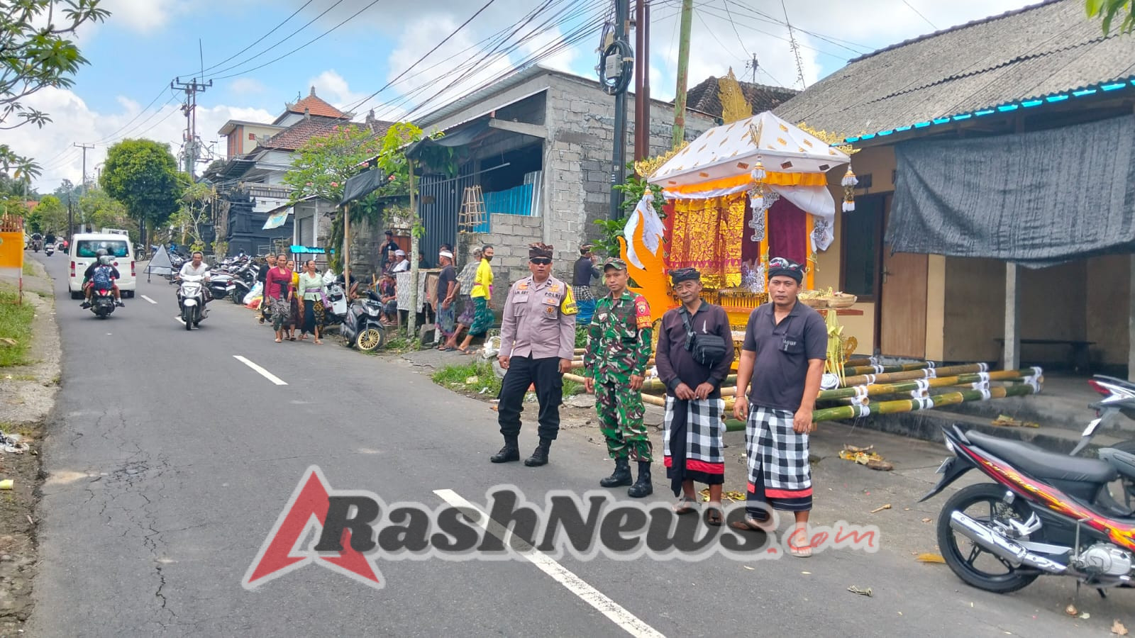 TNI Dan Rakyat Bersatu, Babinsa Jajaran Kodim Klungkung Hadirkan Rasa Aman Dan Nyaman Kegiatan Di Wilayah Binaan