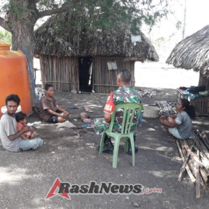 Lewat Komsos, Babinsa Ingatkan Warga Oemanu Pentingnya Lindungi Hutan