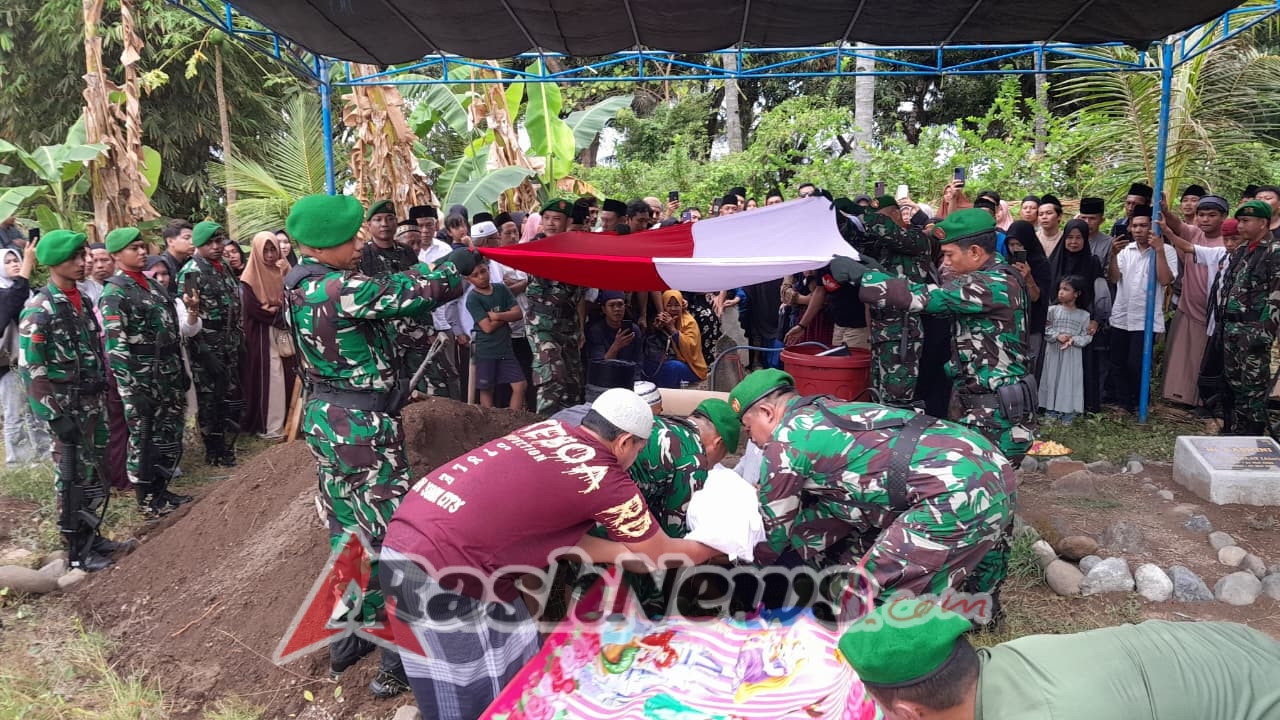 Duka dan Kebanggaan Iringi Pemakaman Pelda Irfan di Lombok Utara