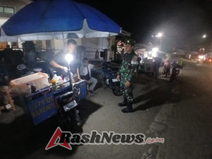 TNI Aktif Jaga Kondusivitas, Babinsa Sekongkang Laksanakan Patroli dan Sosialisasi Keamanan