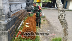 Dukung pembangunan sektor pertanian, Babinsa 1623-07/Bebandem pantau pengerjaan saluran irigasi.