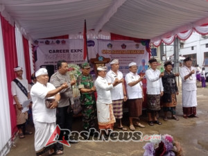Sinergi TNI dan Dunia Pendidikan, DANRAMIL 07/BUSUNGBIU Hadiri Career Expo & Job Fair SMK Negeri 1 Busungbiu untuk Dukung Karir Siswa.
