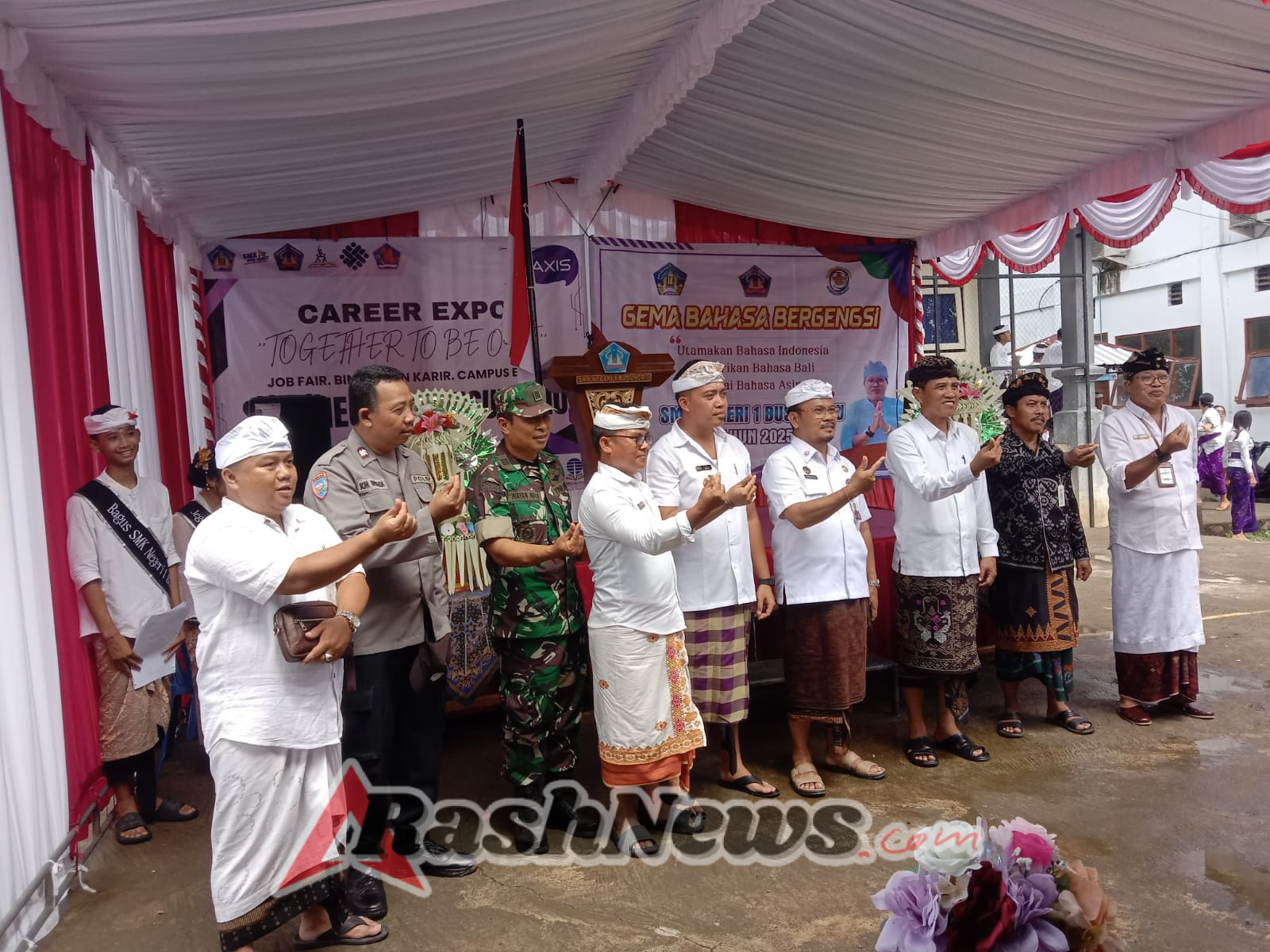 Sinergi TNI dan Dunia Pendidikan, DANRAMIL 07/BUSUNGBIU Hadiri Career Expo & Job Fair SMK Negeri 1 Busungbiu untuk Dukung Karir Siswa.