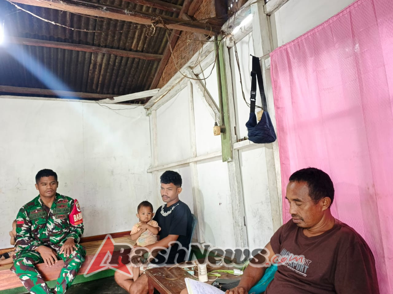 Babinsa Kodim 1602/Ende Bina Hubungan Erat dengan Masyarakat Desa Binaan