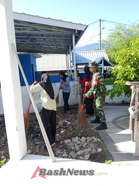 Babinsa dan Warga Desa Belo Bersinergi Ciptakan Posyandu Bersih dan Asri