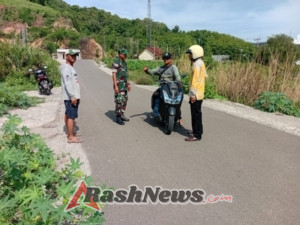 Babinsa Serda Syarifuddin Dampingi Pengecekan Saluran Air Demi Kenyamanan Warga