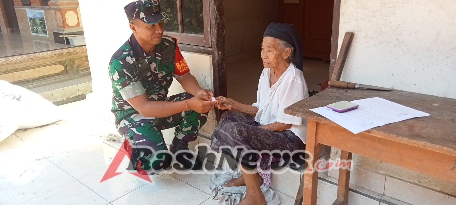 Babinsa Undisan Aktif Awasi Penyaluran BLT-DD, Dukung Pemerintah Wujudkan Kesejahteraan Warga