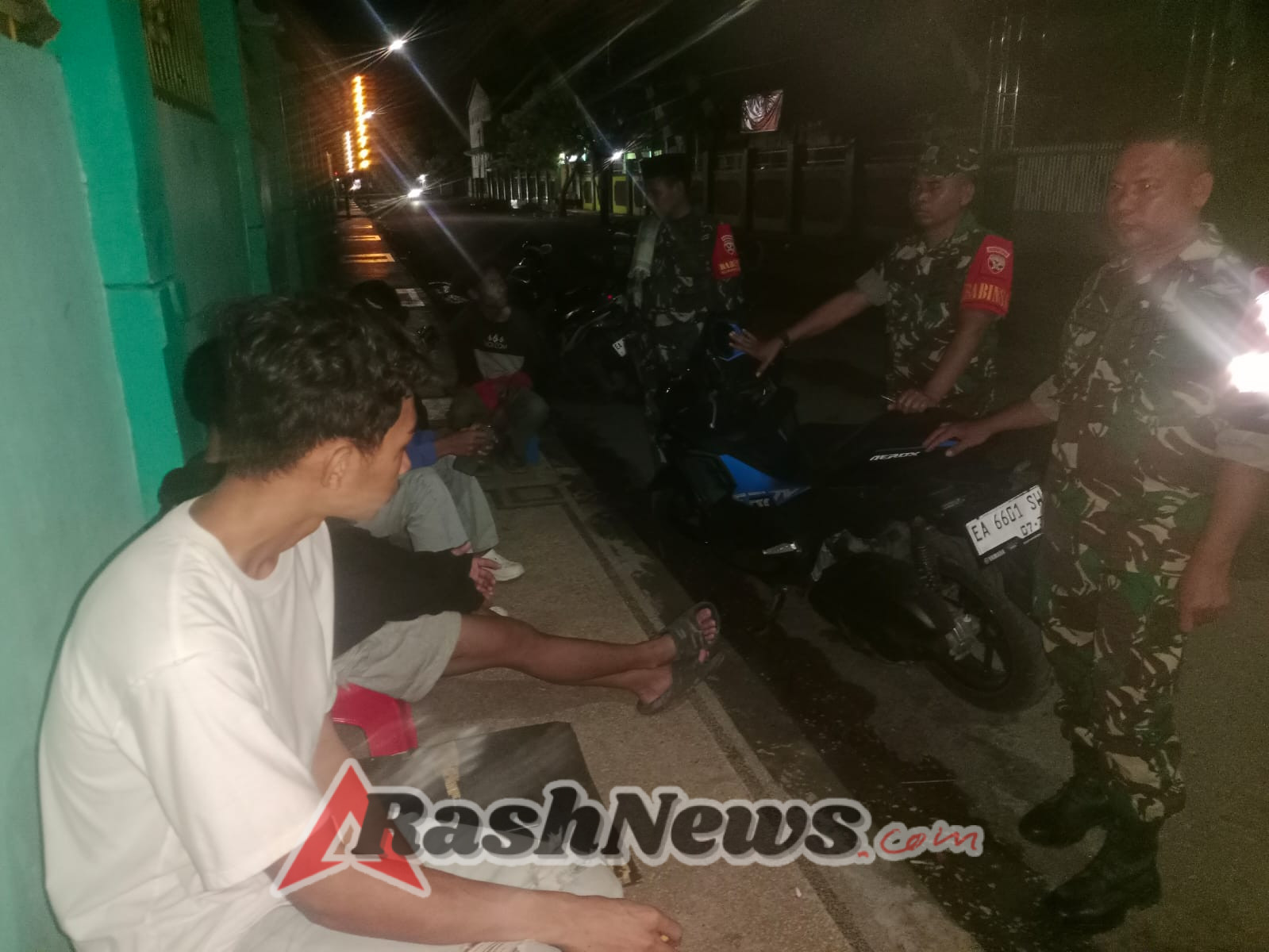 Koramil 1608-01/Rasanae Ajak Masyarakat Lewirato Aktif Dalam Siskamling