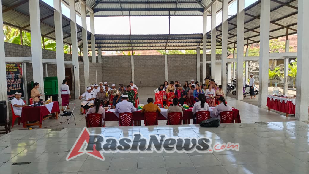 Babinsa Serka M. Toha dan Bhabinkamtibmas Aipda Gede Winarta Dampingi Desa Banjarasem dalam Evaluasi Lomba Desa 2025