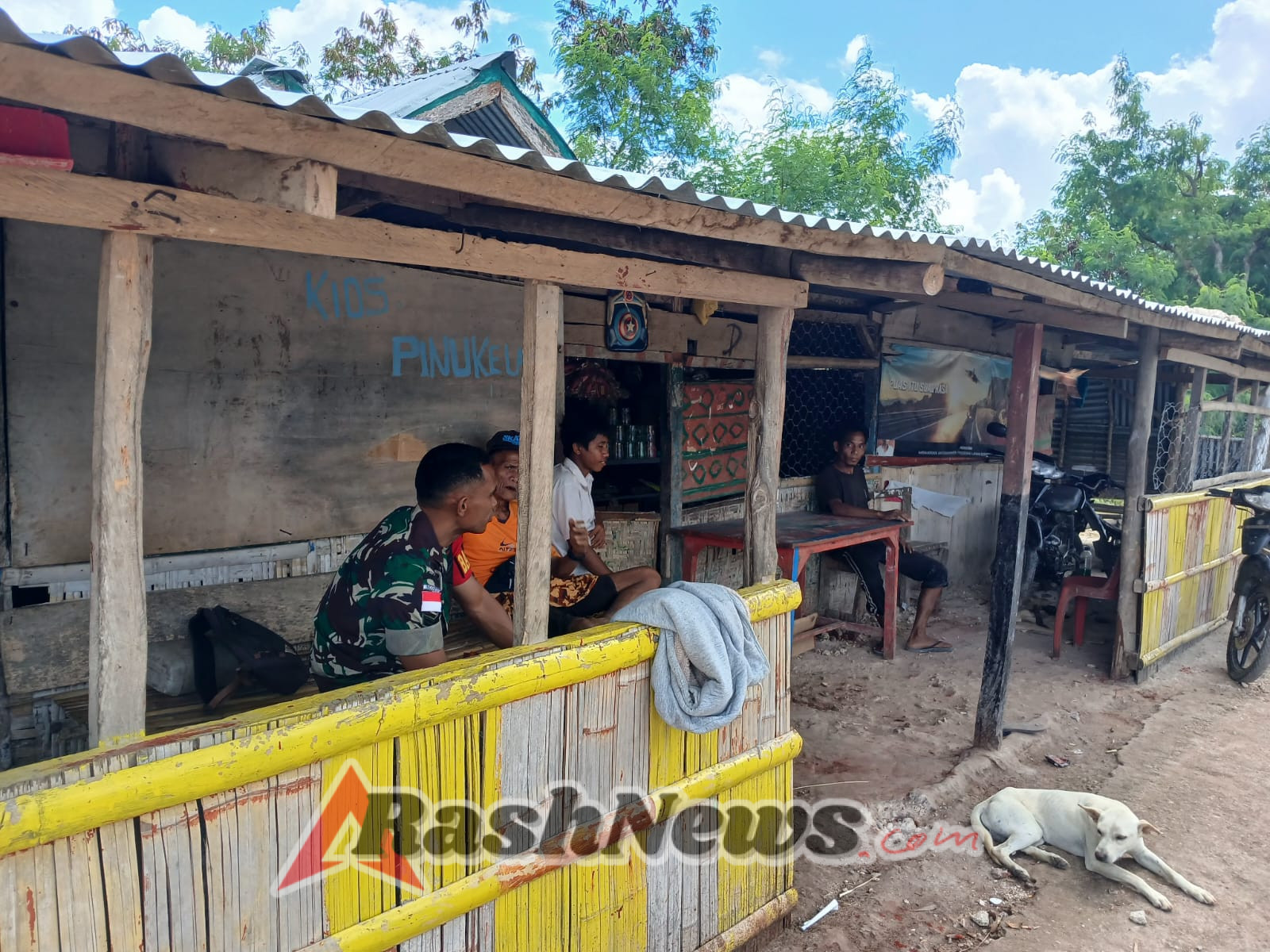 Antisipasi Aksi Pencurian, Babinsa Himbau Masyarakat Katikuluku Tingkatkan Keamanan Lingkungan