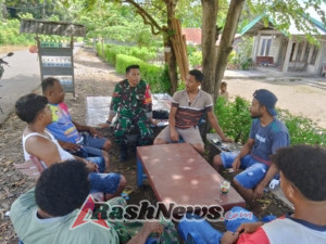 Perkuat Kemanunggalan TNI-Rakyat, Babinsa Koramil 1602-04/Maurole Gelar Komsos dan Pamwil di Maurole