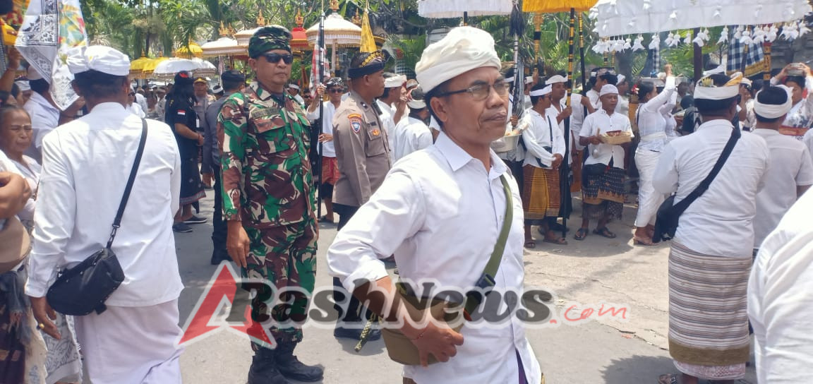 Pastikan Aman Dan lancar, Penyineban Di Pura Penataran Ped Dijaga Ketat Aparat