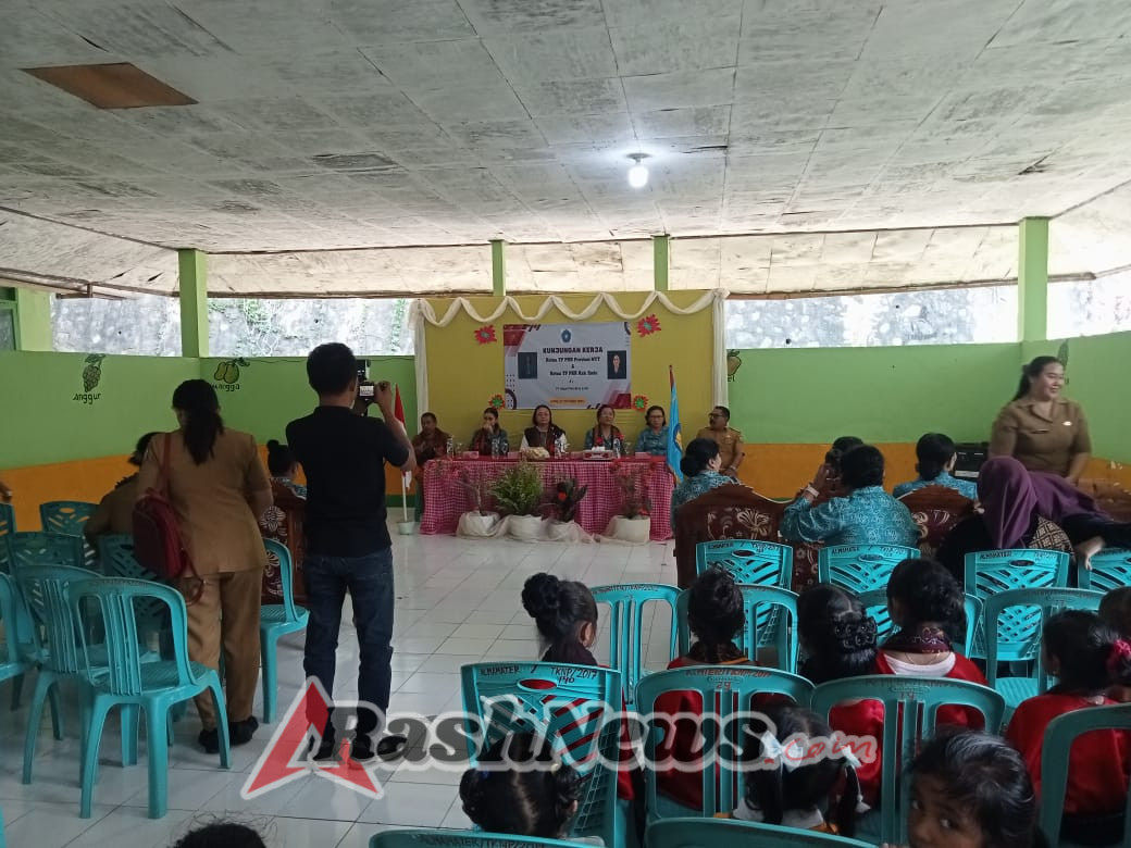 Sinergi TNI dan Pemerintah Daerah, Babinsa Kawal Kunjungan Kerja Program Stunting di Posyandu Rewarangga