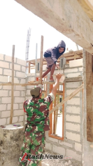 Pererat Kebersamaan, Sertu Nelson Sine Gotong Royong Bersama Warga Suelain