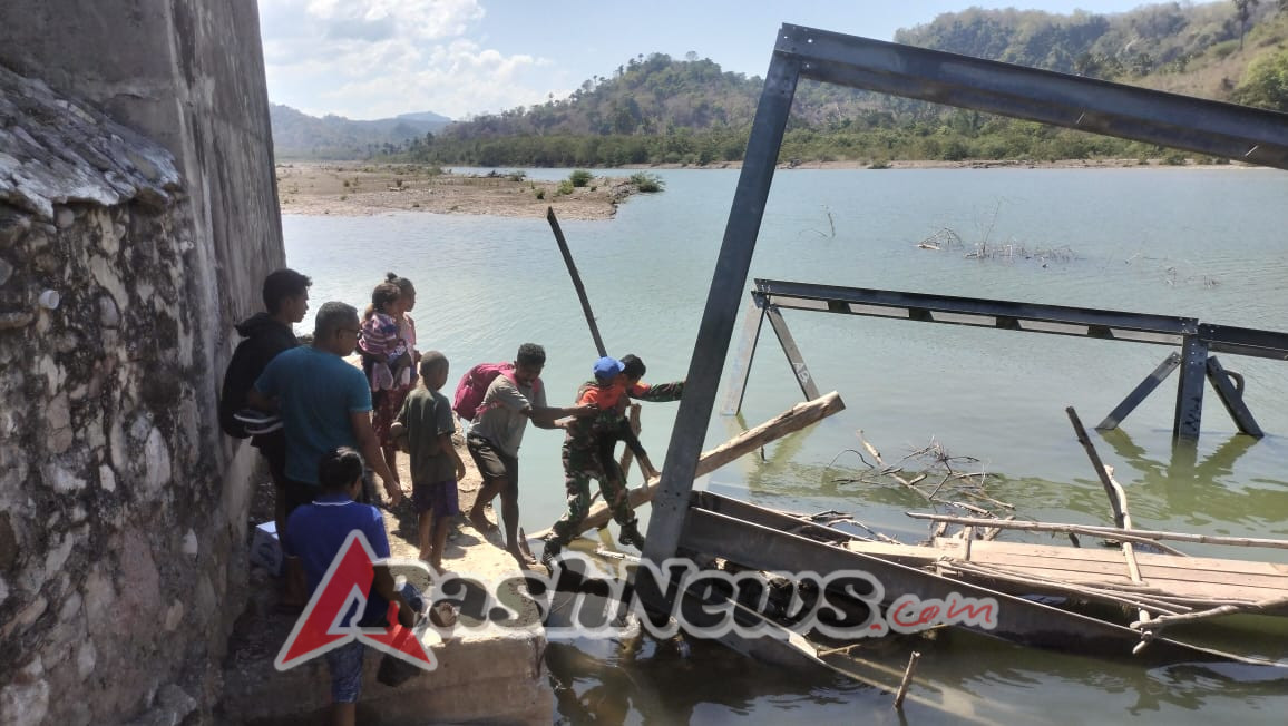 Serka Lodian Radja Selamatkan Ibu Dan Anak Di Termanu