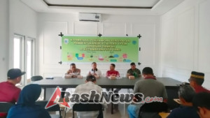 Sinergi Babinsa Koramil 1628-04/Poto Tano dan DLH: Dorong Kesadaran Masyarakat dalam Pengelolaan Sampah di Poto Tano