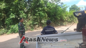 Babinsa 05/Bola Turun ke Lapangan, Tinjau Pembangunan Jalan Maumere–Bola