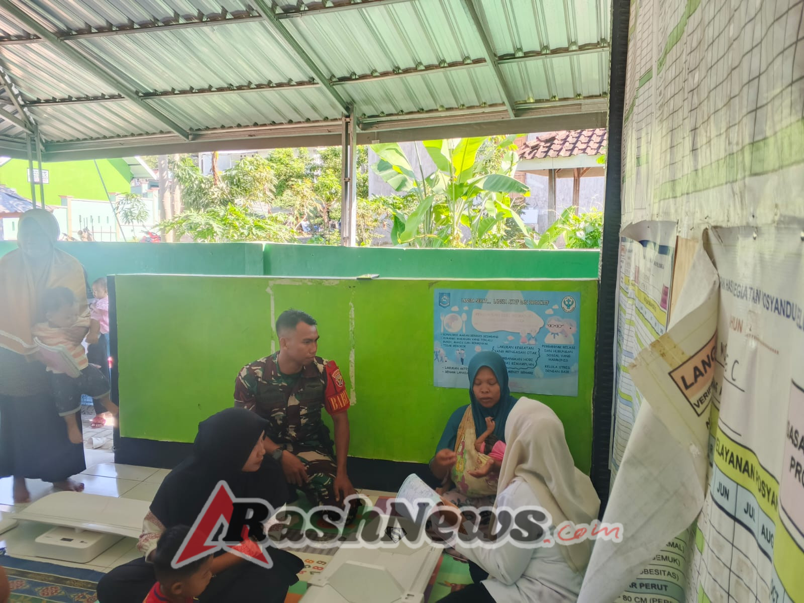 Wujud Sinergi TNI dan Tenaga Kesehatan, Babinsa Moteng Aktif Dampingi Pelayanan Posyandu untuk Ibu dan Anak