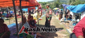 Babinsa Sertu Arnoldus Seba Ajak Warga Pasar Watuneso Jaga Kebersihan dan Kamtibmas