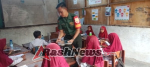 Babinsa Koramil 1624-03/Lewoleba kawal pelaksanaan program makanan bergizi gratis di Lembata