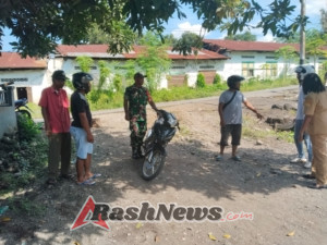Babinsa Kodim 1602/Ende Ajak Warga Tingkatkan Kepedulian terhadap Keamanan Lingkungan