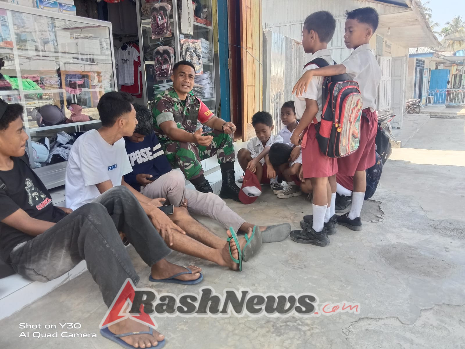 Sinergi TNI dan Masyarakat, Babinsa Lakukan Monitoring dan Komsos di Nangapanda