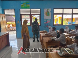 Koramil 1628-05/Jereweh Kawal Program MSG, Bukti Kepedulian TNI terhadap Kesehatan Pelajar