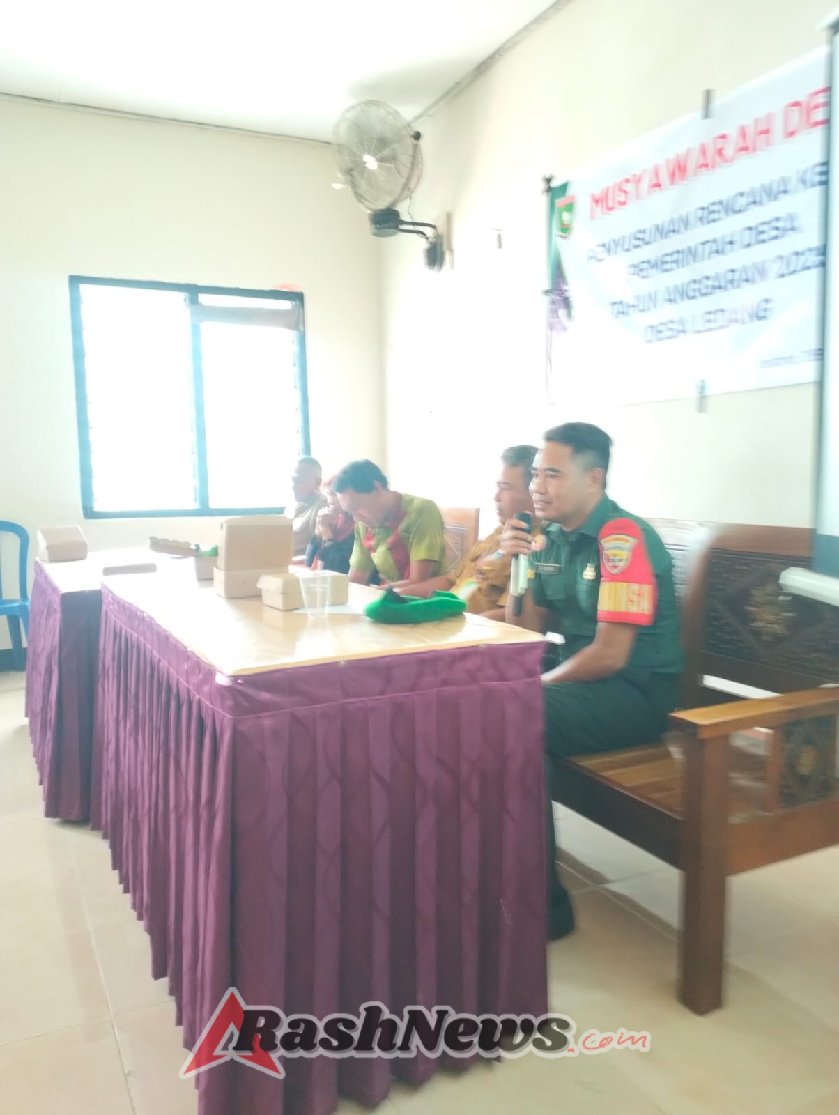 ‎Babinsa Koramil 1607-03/Ropang Hadiri Musdes Desa Ledang, Dorong Semangat Gotong Royong dan Kemandirian Warga