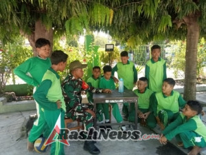 Pantau Keamanan dan Bangun Kedekatan, Babinsa Ende Timur Aktif Laksanakan Komsos di Sekolah