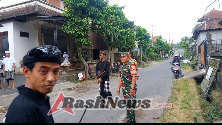 Wujudkan Kondusivitas Wilayah, Babinsa Bresela Terlibat Pengamanan Upacara Sakral