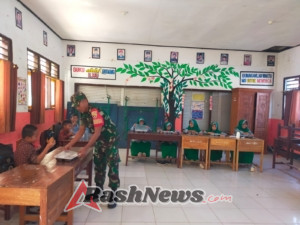 Kehadiran Babinsa Tepas di SDN 1 Tepas Jadi Motivasi Anak Sekolah Menjalani Program MSG