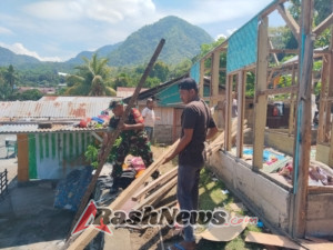 Serka Abdullah Pimpin Karya Bhakti Pembongkaran Rumah di Kelurahan Roworena